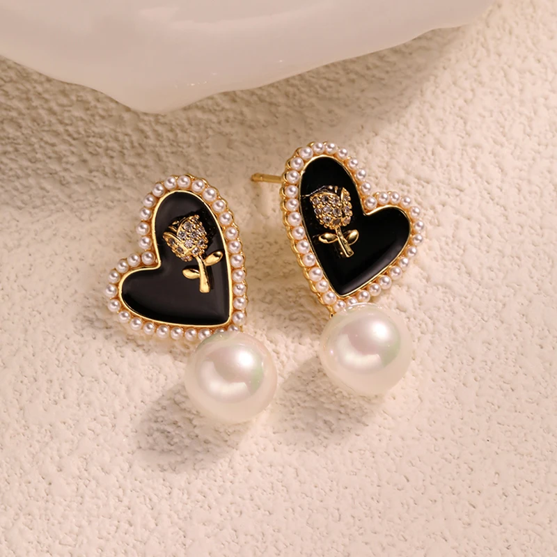 

Женские серьги-гвоздики с жемчугом и кристаллами