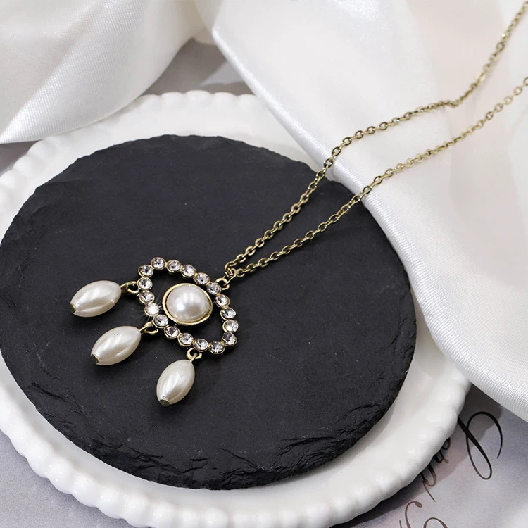 

European and American Fashion Devil's Eye Diamond Pearl Pendant Alloy Necklace All Matching Jewelry Women