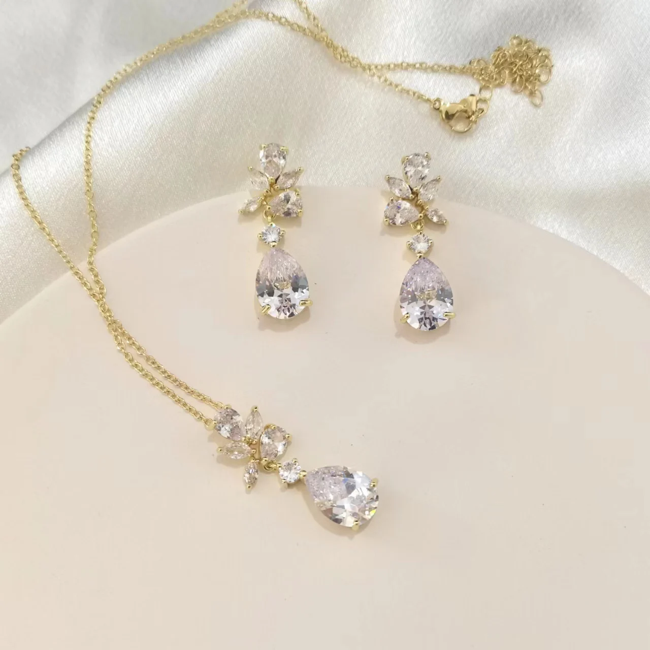 GNGYQ New Arrival Hot Sale Trend Classic Cost-effective Water Drop Zircon Earring Necklace Sets for Elegant Women Party Jewelry