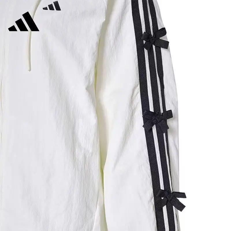 Фото Женская куртка Adidas свободного кроя с капюшоном, спортивная куртка с сетчатыми вставками и тремя полосками KR7602/KR7603 №5