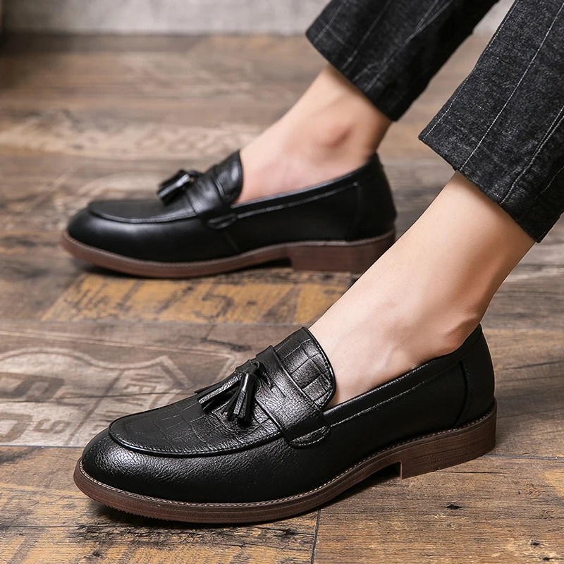 

Tassel Dress Business Shoes Men Shoes Brand Luxury Loafers Black Moccasin Beef Tendon Bottom Low Heel Nightclub Party Shoes