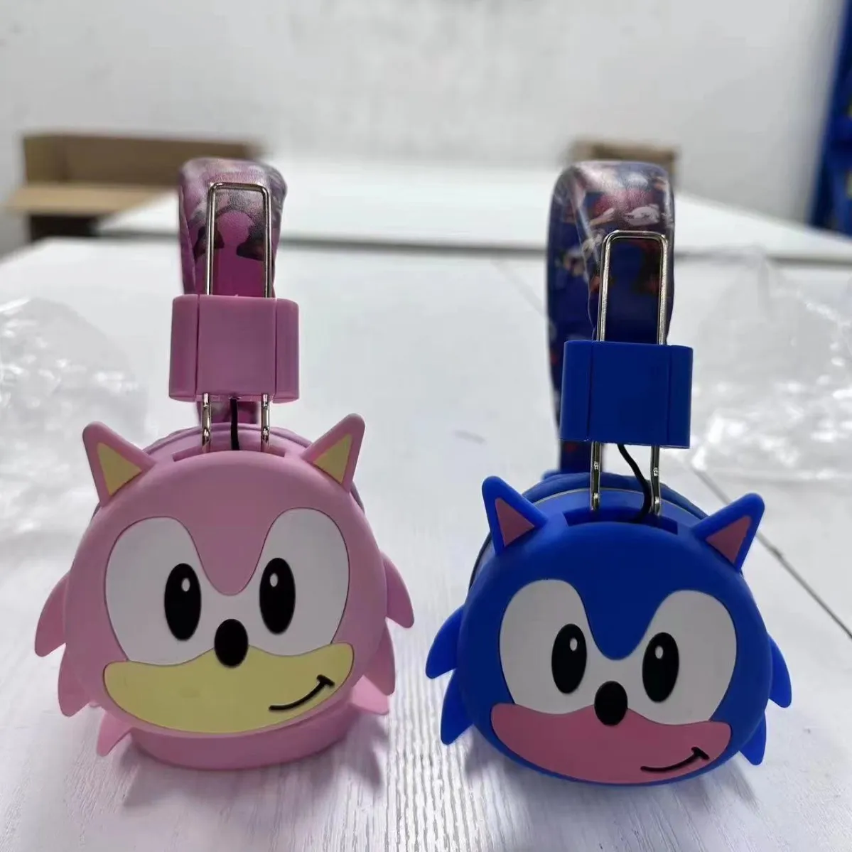 Фото Детские беспроводные Bluetooth-наушники Sonic сине-розовые, накладные, для музыки и звонков, аниме-фигурки, игрушки-реквизит №2