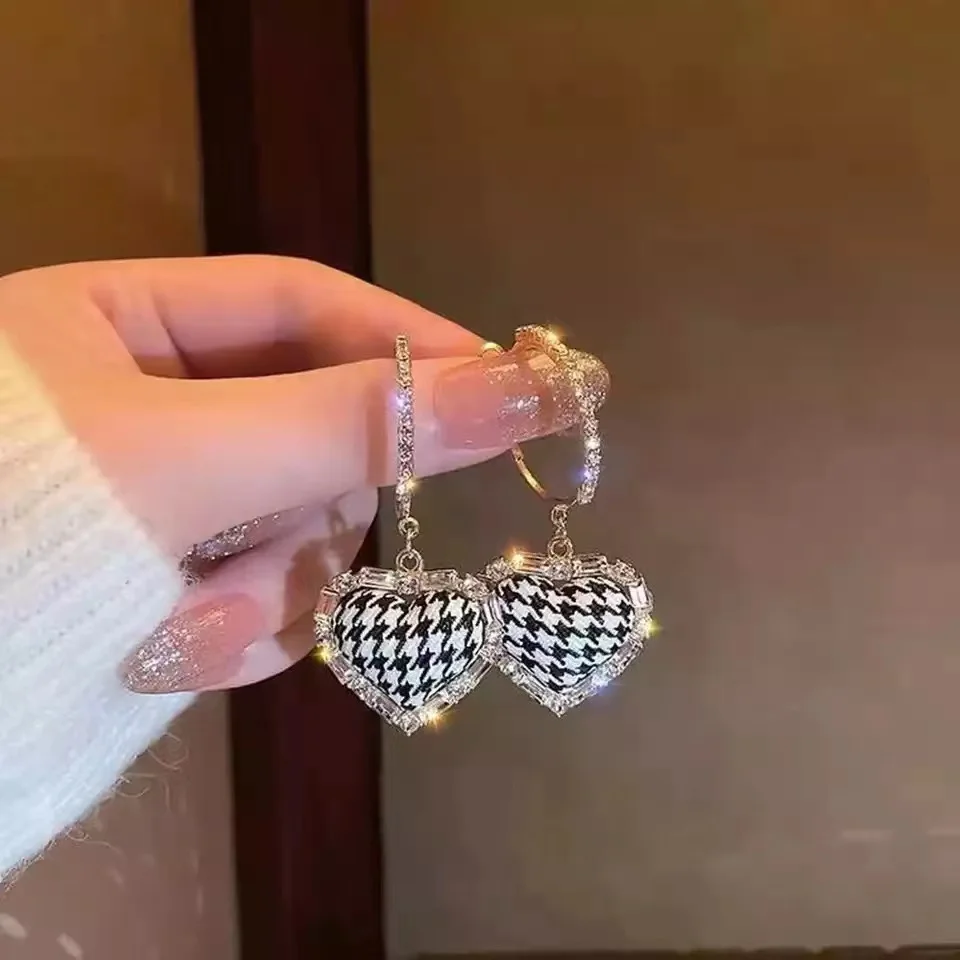 

Fashion Trend 925 Silver Needle Diamond Zircon Exquisite Elegant Houndstooth Love Earrings Female Jewelry Party Gift Wholesale