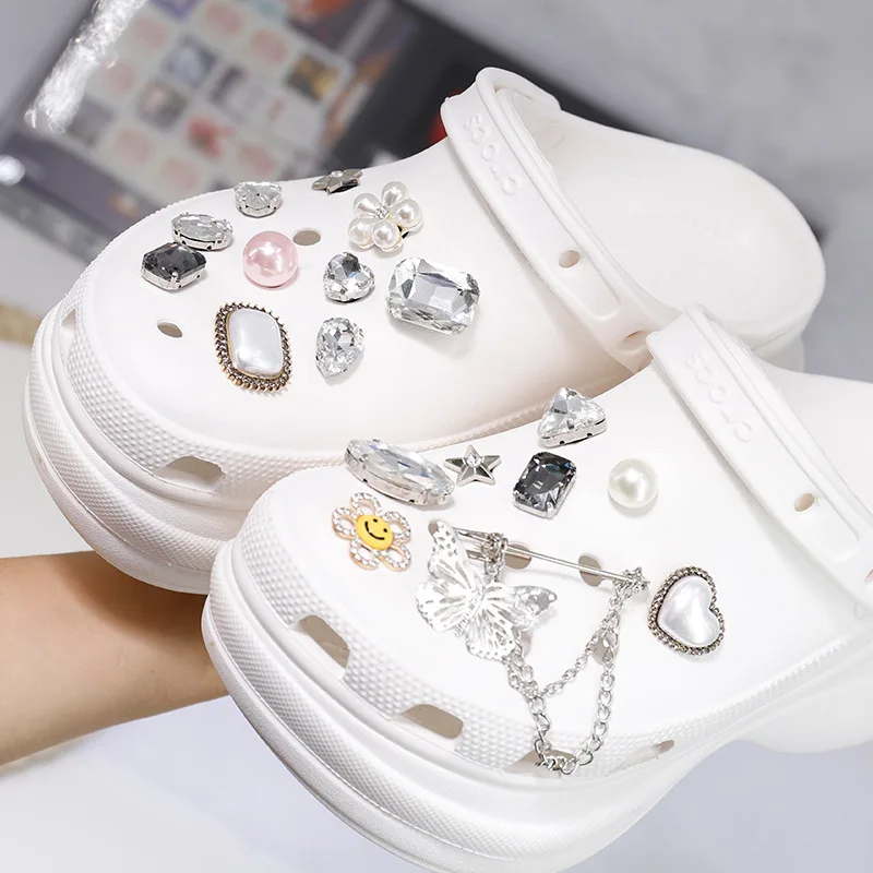 Metal Butterfly Pin Croc Charms Designer Smiley Rhinestone Shoe Decoration Clogs Kids Women Girls Gifts Charm for Croc JIBS