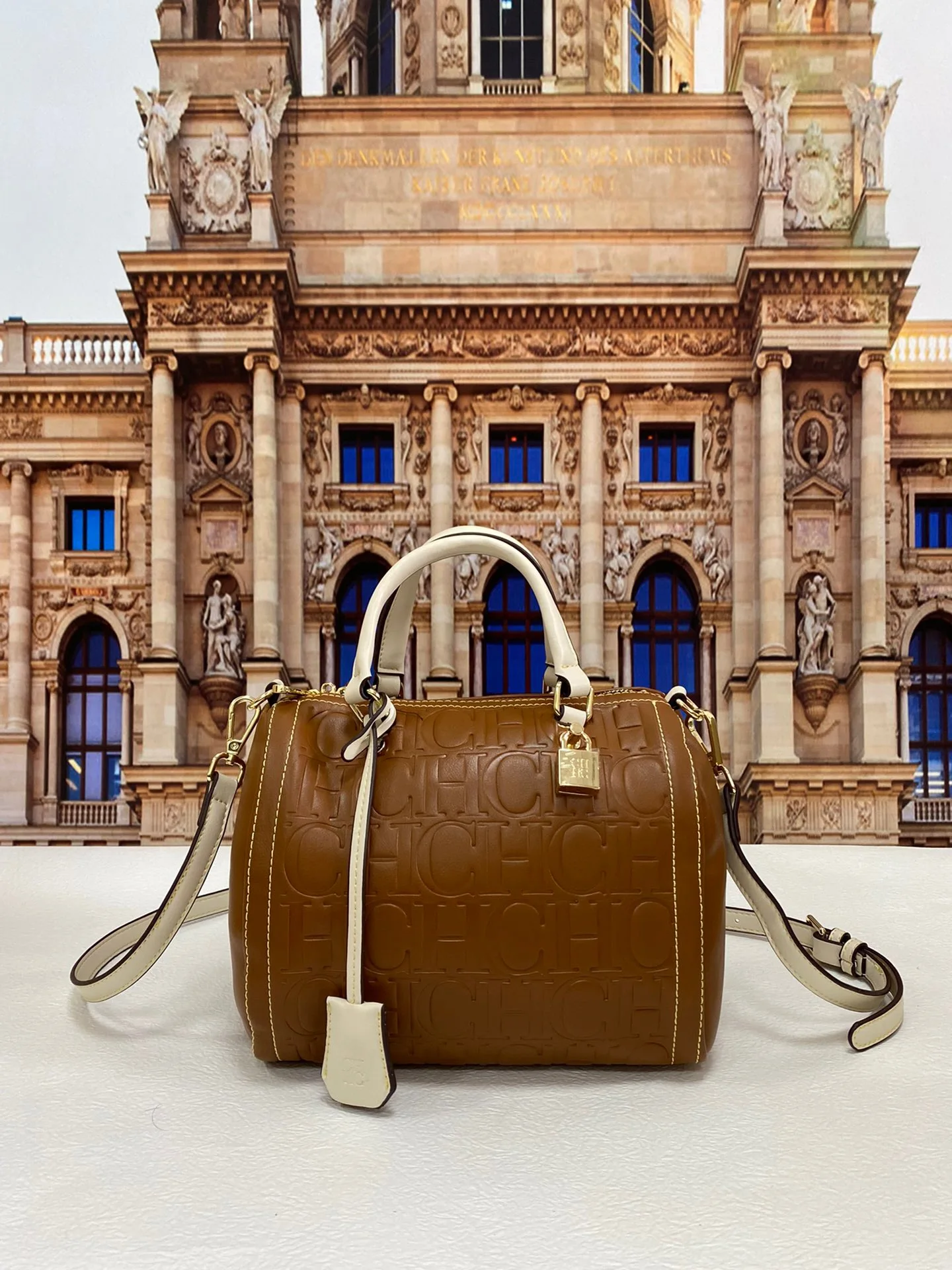 

Top Quality Ladies Handbags 100% Leather texture Women Boston Bags 2021 New Luxury Brand Designer CH Pillow Bag Luis Vitton