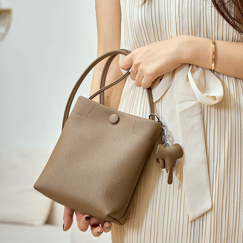 

high quality luxury brand 2023 New Fashion Light Bucket Women Summer Simple Crossbody Casual Soft Leather Shoulder Bag