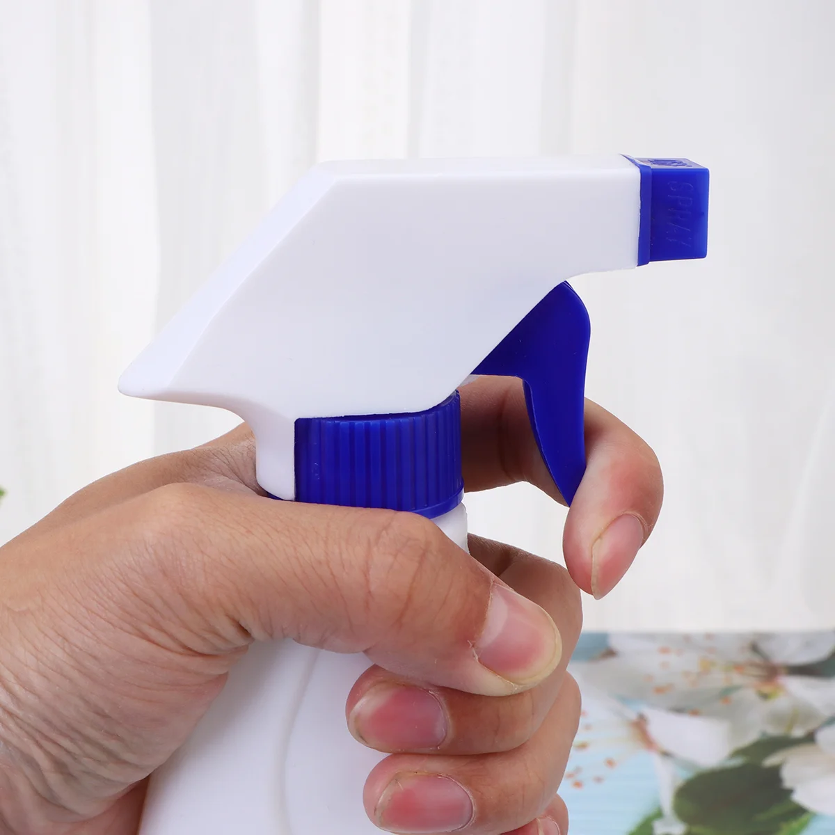 

5pcs Empty Spray Bottles Refillable Cleaning Spray Bottles Hair Spray Bottle for Essential Oil Cleaning Products 500ml