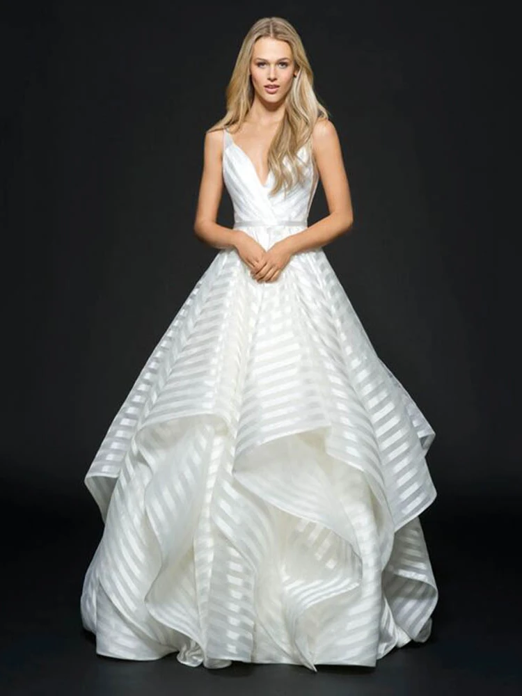 Кружевное платье с открытой спиной