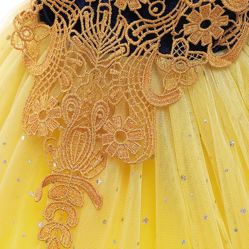 Женское Пышное Платье из белоснежной тюлевой ткани с короной магической