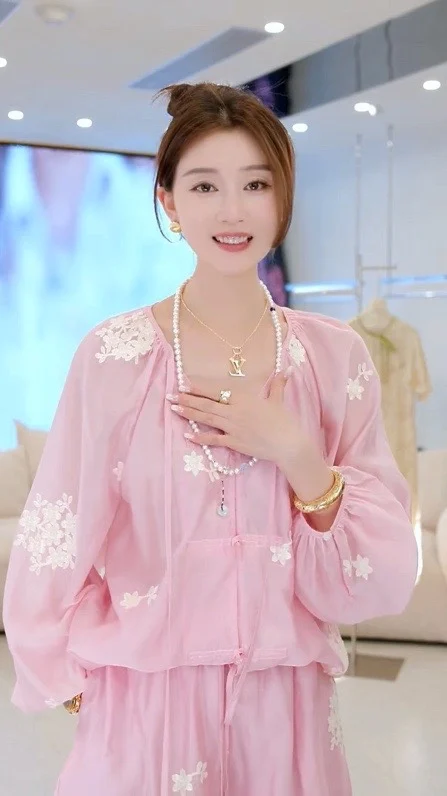 

2023 Spring/Summer Fashion New Women's Clothing Embroidered Shirt and Shorts Two-Piece Set 0704