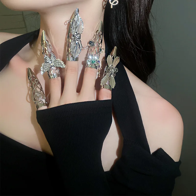 

Minar Fairy Multiple Shinning Rhinestones Finger Rings for Women Femme Silver Color Metallic Hollow Floral Wings Charm Ring Gift