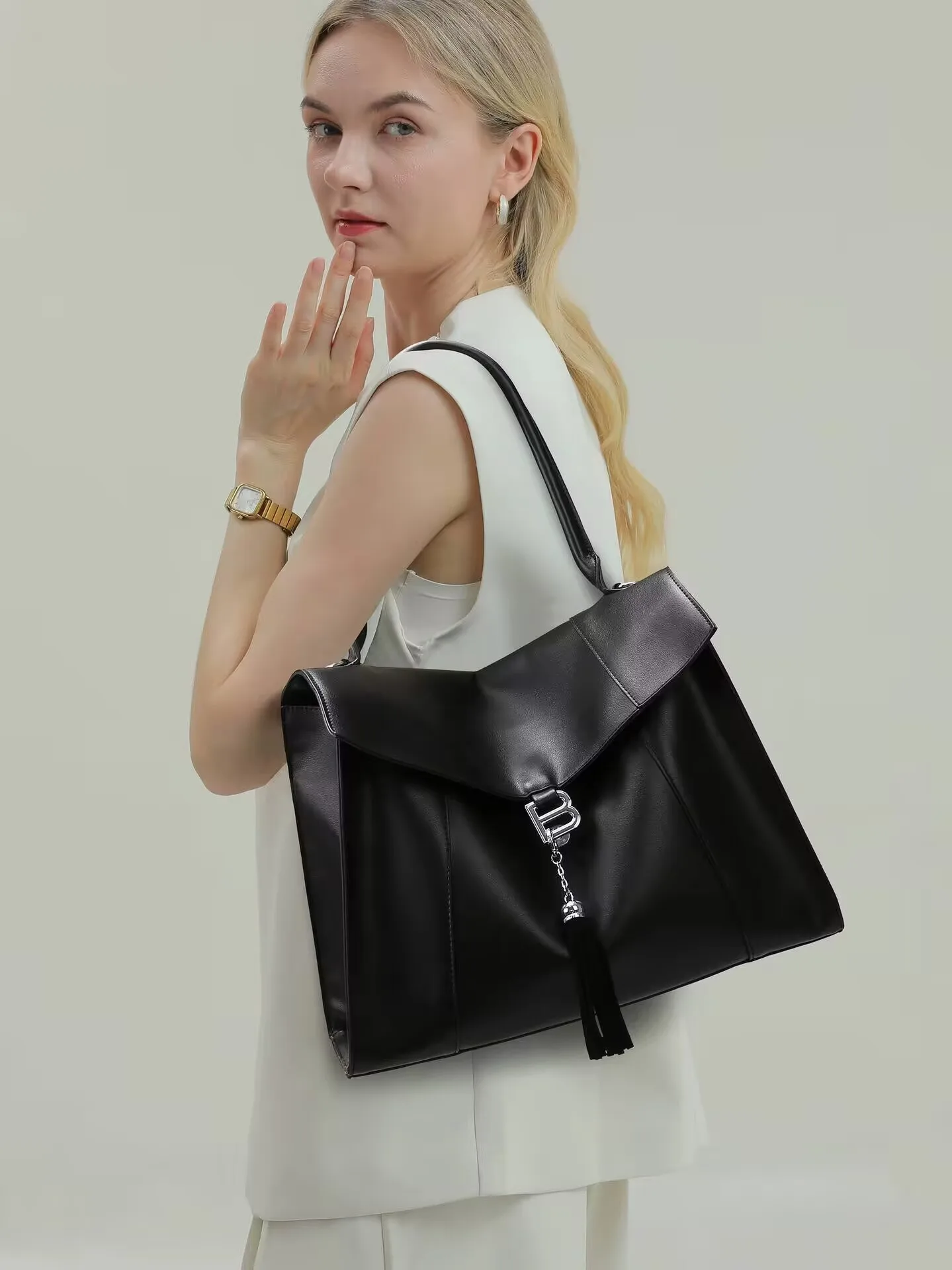 Большая вместительная сумка для поездок