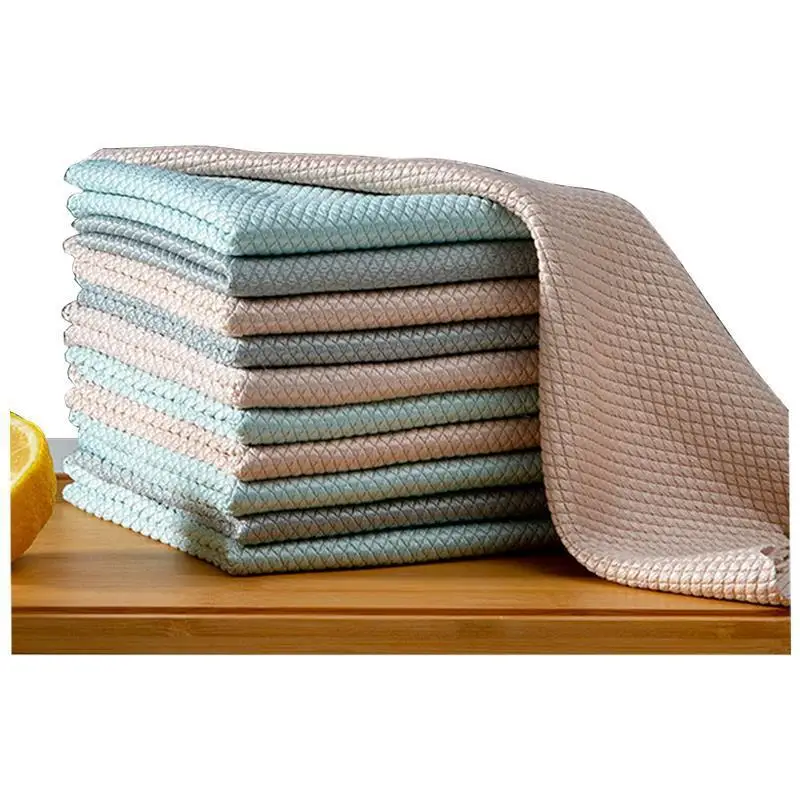 Многоразовые полотенца. Полотенце банное полосатое. Как положить полотенца в сетчатую корзинку.