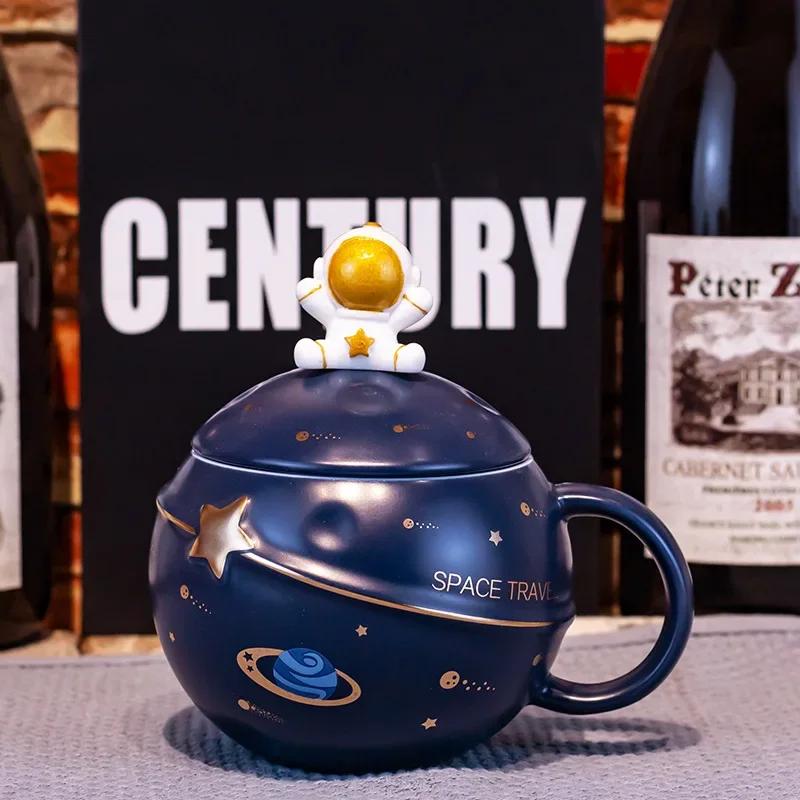 

Керамическая кружка с астронавтом