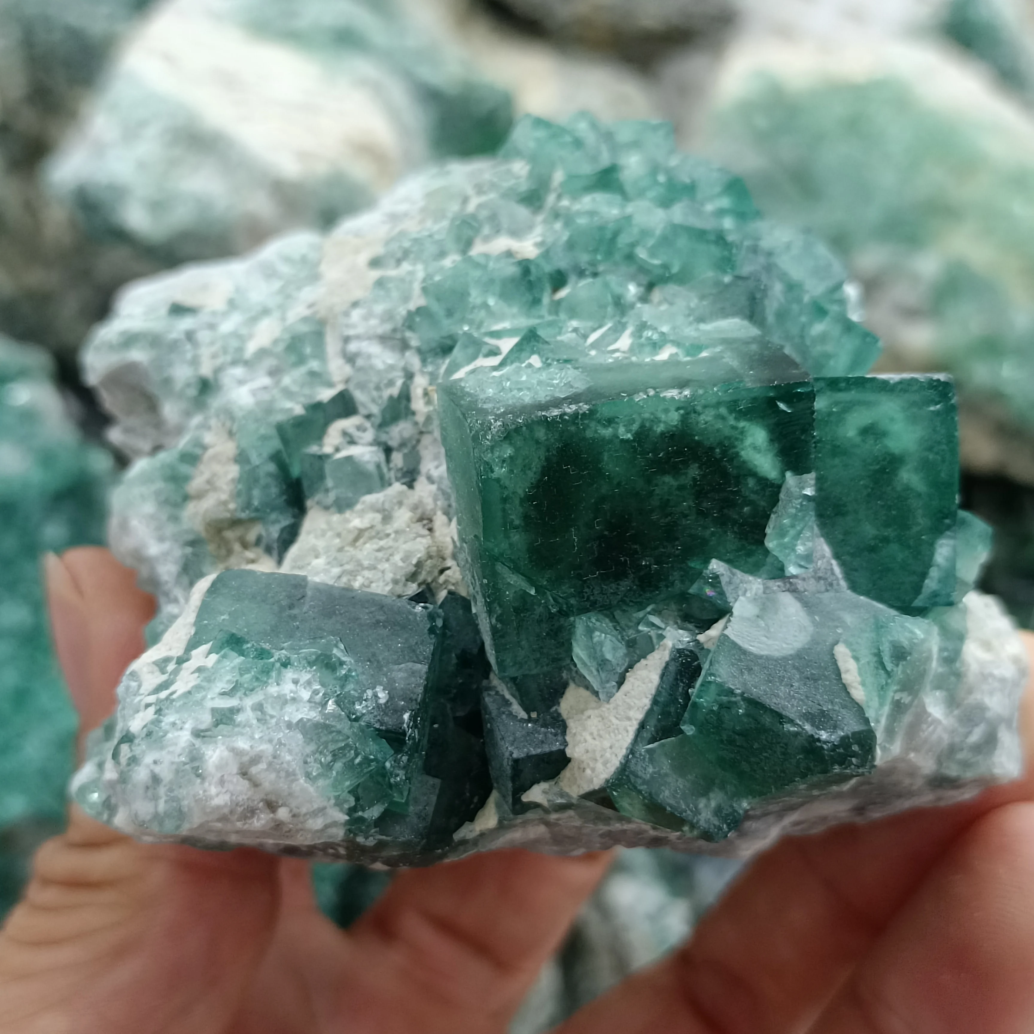 

NATURAL GREEN FLUORITE CRYSTAL ENERGY HOME DECORATION GIFT