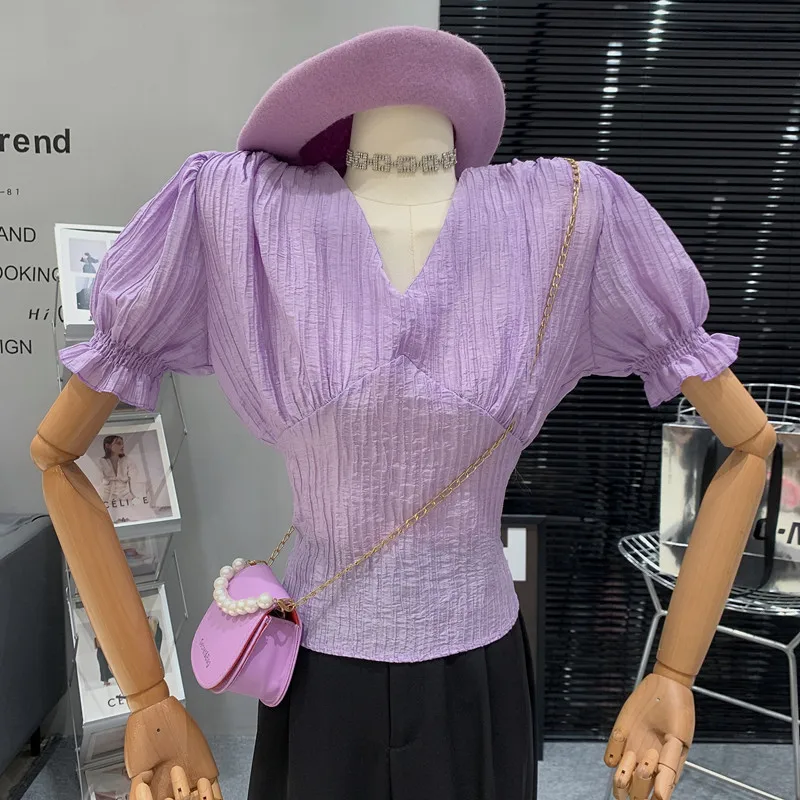 

Женская летняя блузка с V-образным вырезом и пышными рукавами