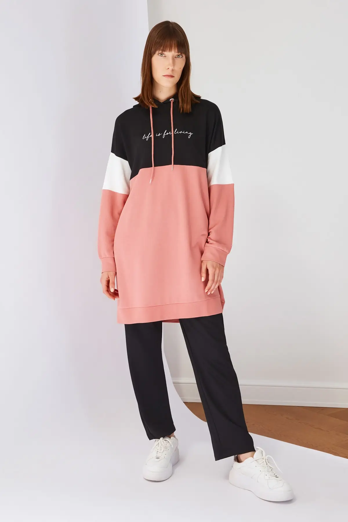 

Trendyol Hooded Printed Knitted Sweatshirt TCTSS21SW0398