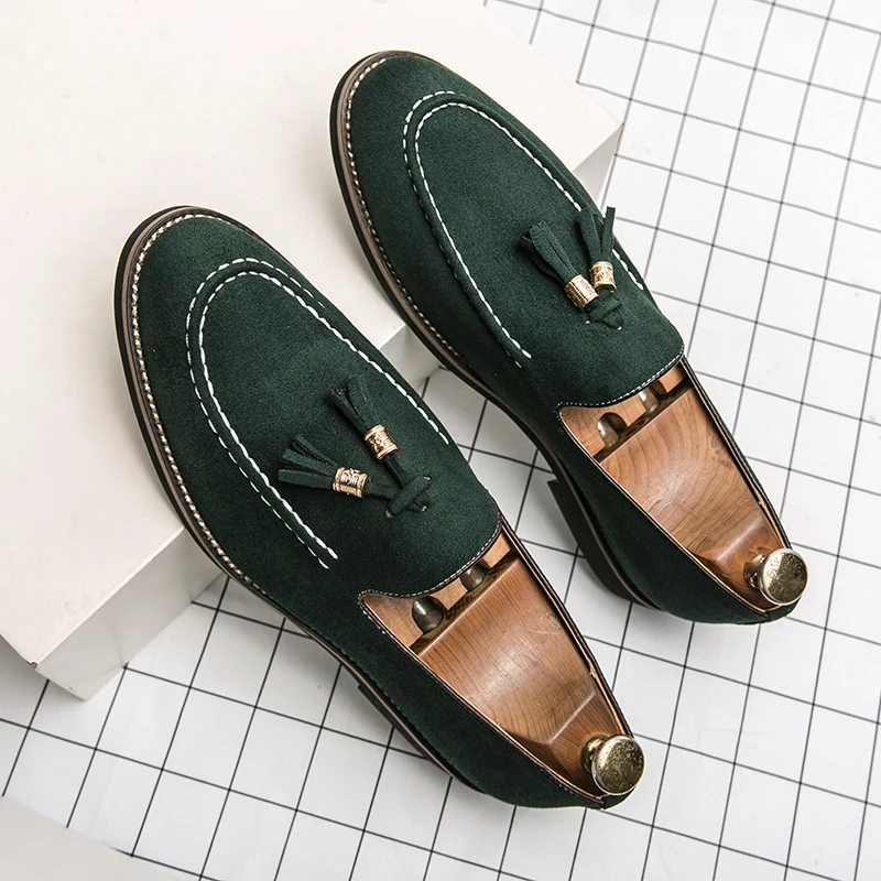 

Fashion Tassel Loafers Slip-On Loafers Men Casual Mules Shoes Suede Driving Shoes Male Moccasins Pointed Banquet Social Shoes