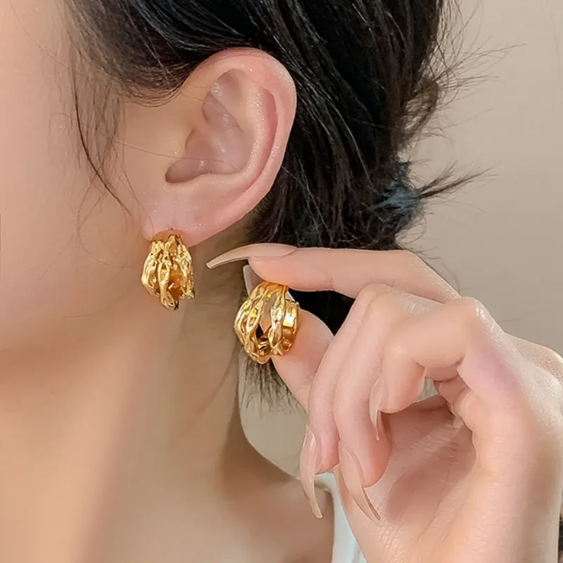 

AISHG Fashion Women Stud Earrings Trendy Romantic Zirconia Earrings Delicate Geometric Earrings Small Elegant Fashion Jewelry