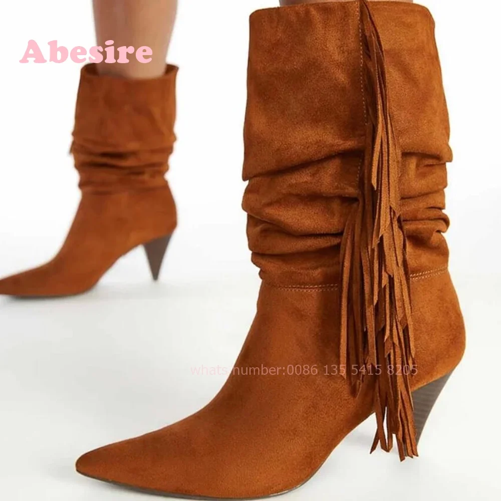 Женские замшевые сапоги с бахромой белые однотонные плиссированные до середины