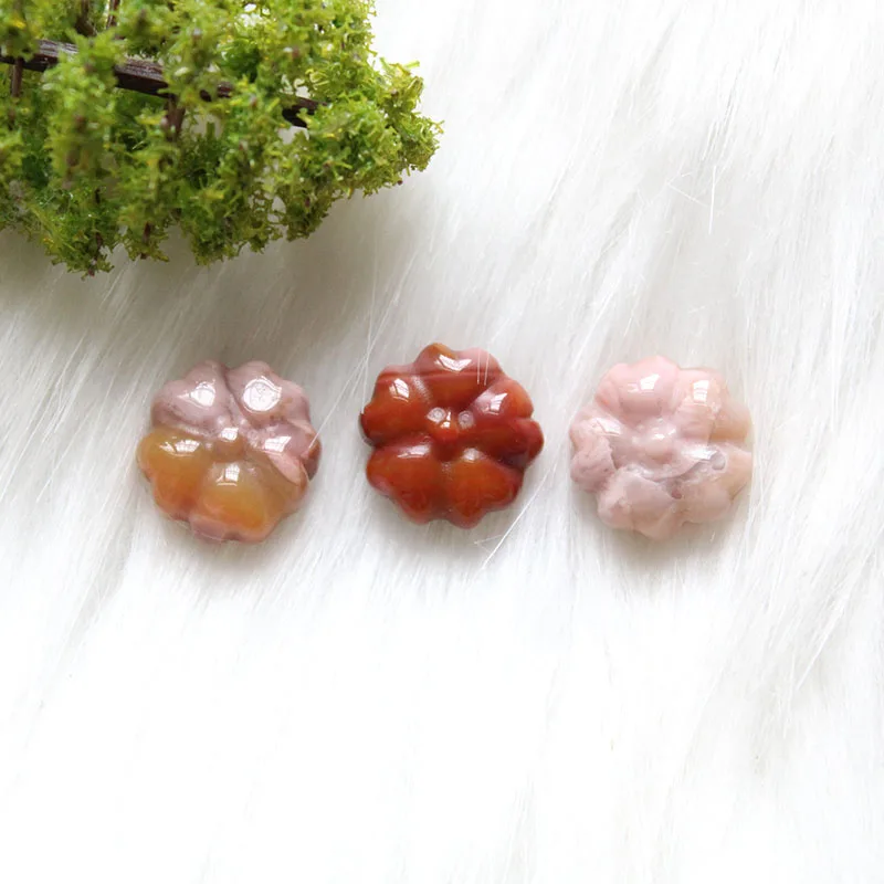 

Cross border hot selling 1.2cm natural crystal natural stone mini five petal flower handcrafted study porch TV cabinet