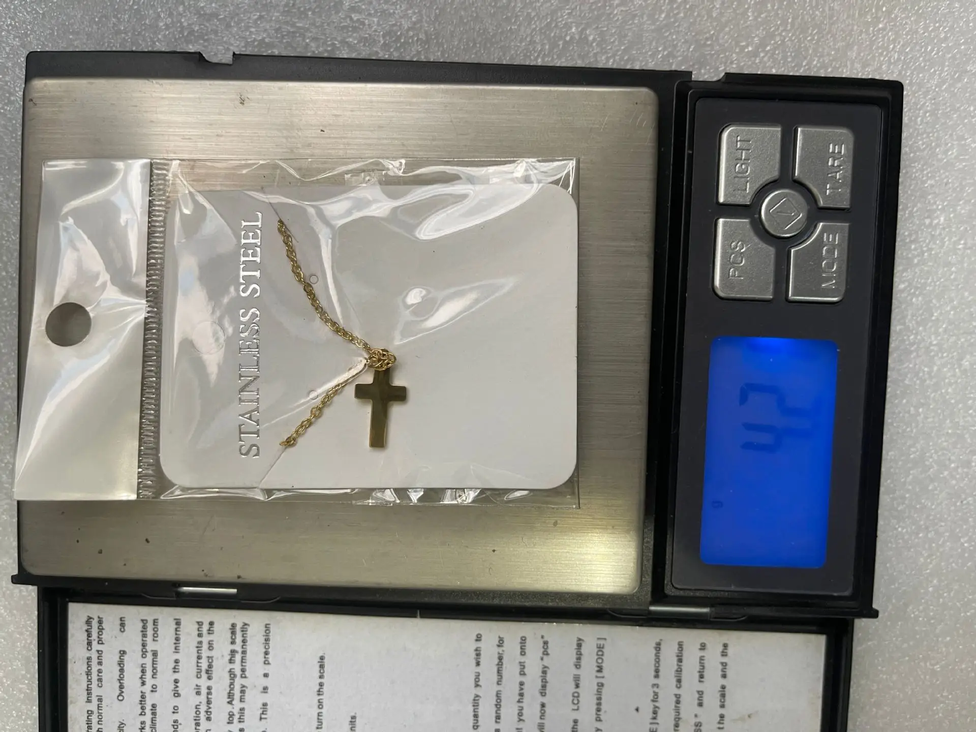 Золотистое/серебристое ожерелье с крестом WKOUD