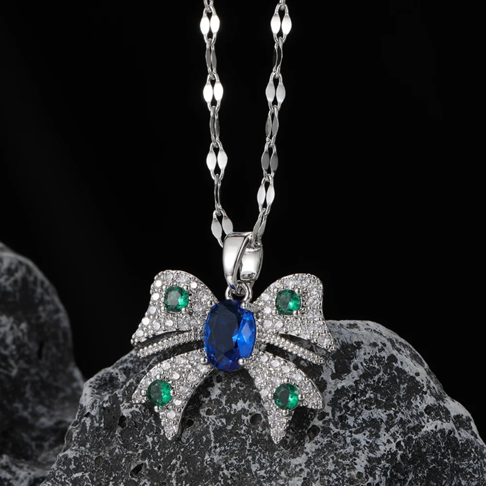 

French Retro Blue Zircon Bow Tie Women's Light Luxury High end Design Sense Small and Small Titanium Steel Pendant Necklace