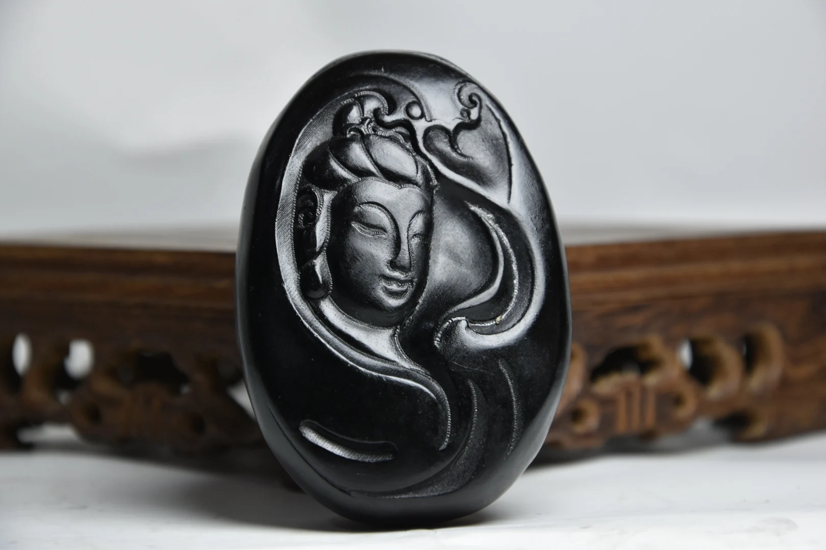 

China Hongshan Culture Magnetic Black Iron Meteorite Sculpture Lucky'“Guanyin”Necklace/Waist Tag Home Decoration