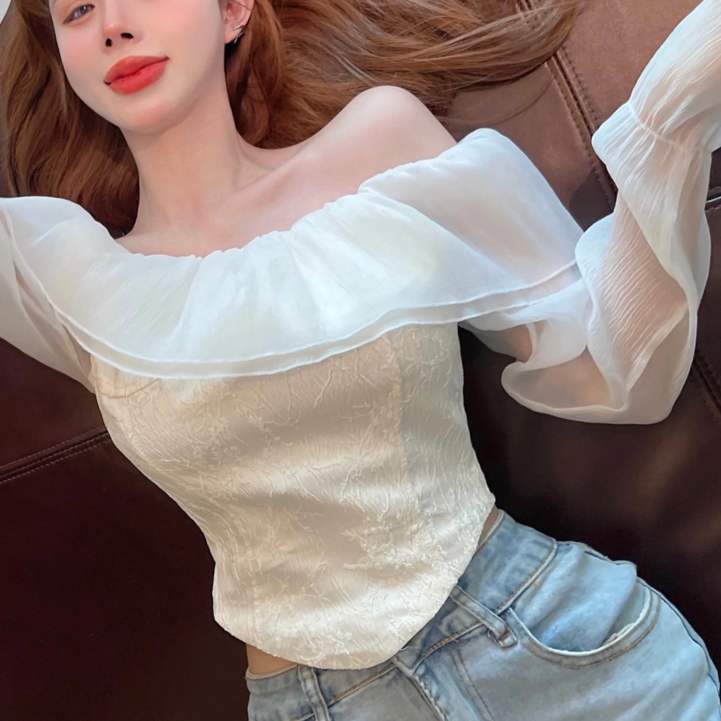 

Белая футболка с открытыми плечами и длинными рукавами в Корейском стиле, женские летние асимметричные сексуальные облегающие короткие ши...
