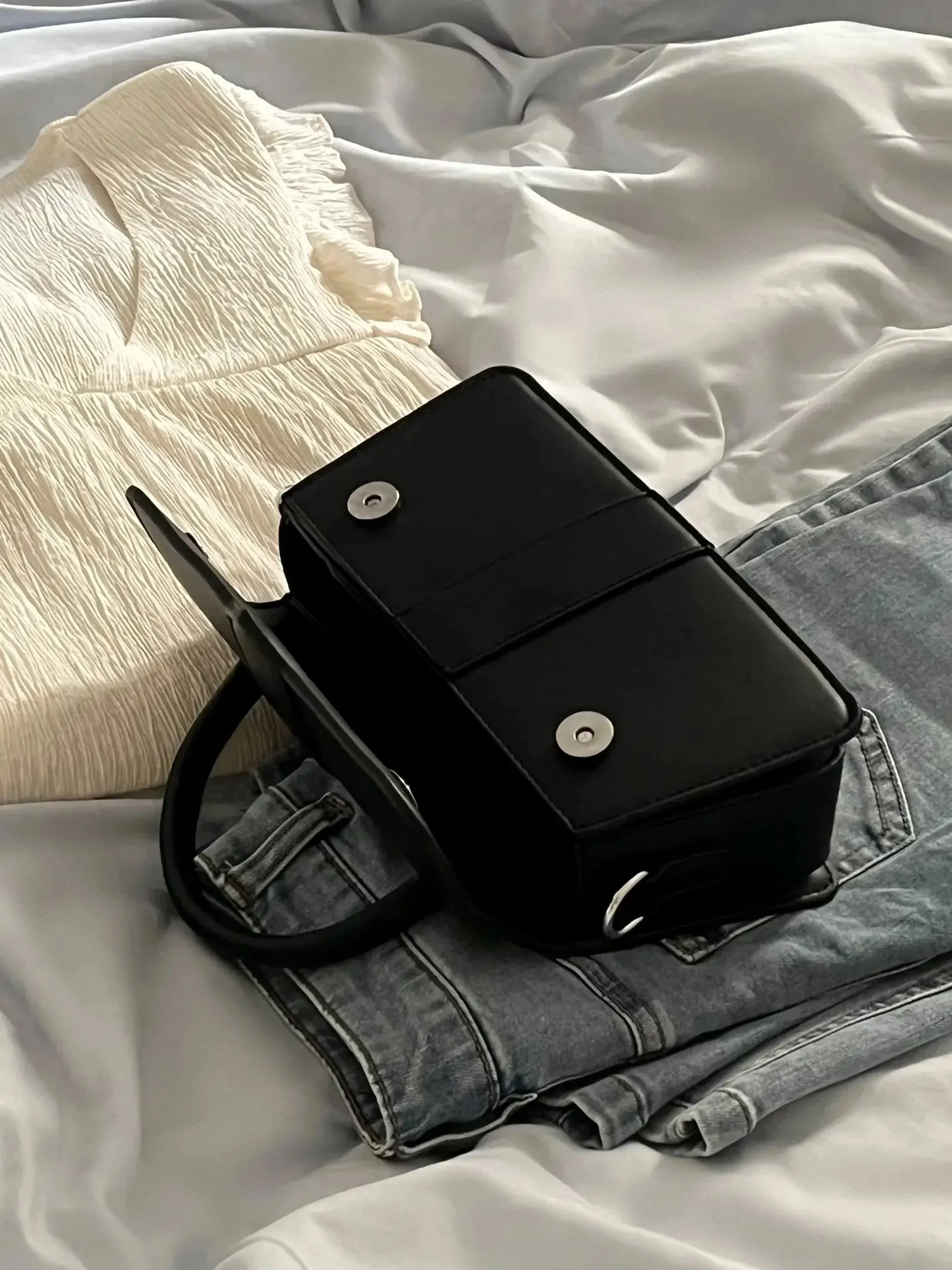 

Solid color texture female light luxury niche design mobile lipstick hand crossbody bag