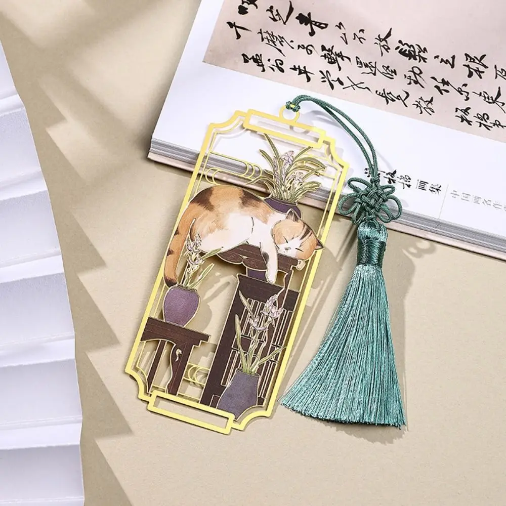 

Металлическая закладка с котом