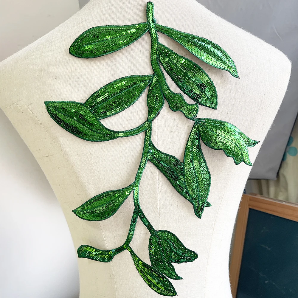 Зеленый лист ветка блестки утюг на нашивке аппликация своими руками одежда