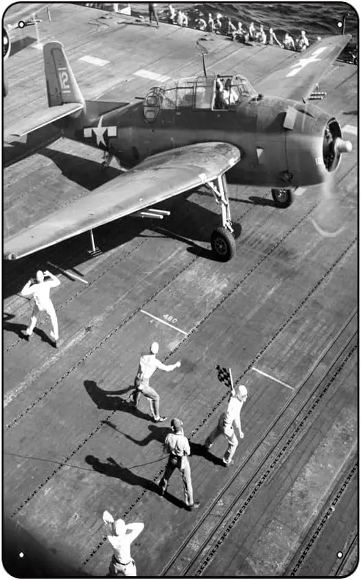 Flght deck crew on bord the USS Bunker Hll rcrft crrer 1944 Плакат для дома Wll rt Tn Sgns Retro Grge Plque Decortve Lvng Room Offc