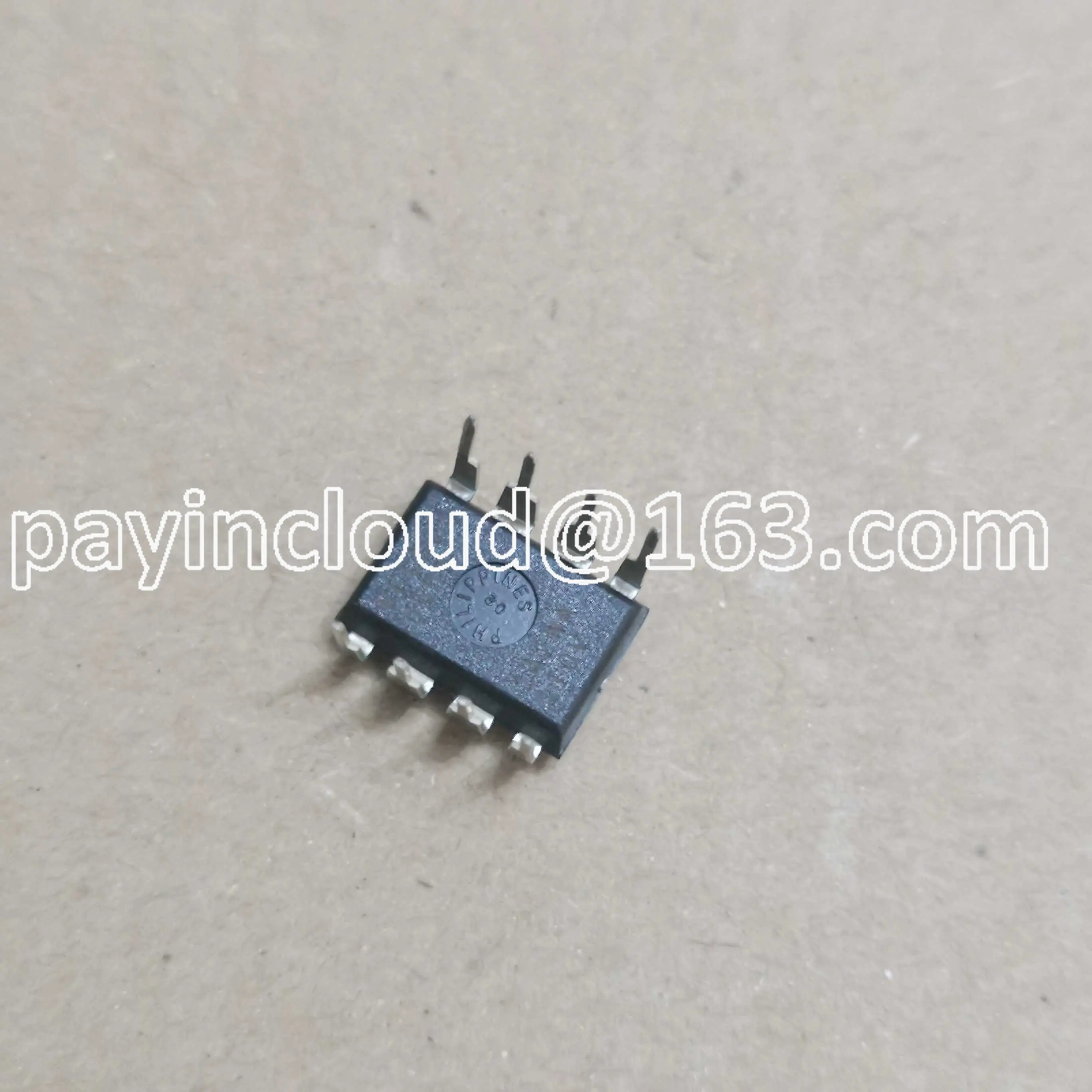 

EPC1PC8 оригинальный импортный Stock IC чип с материалами