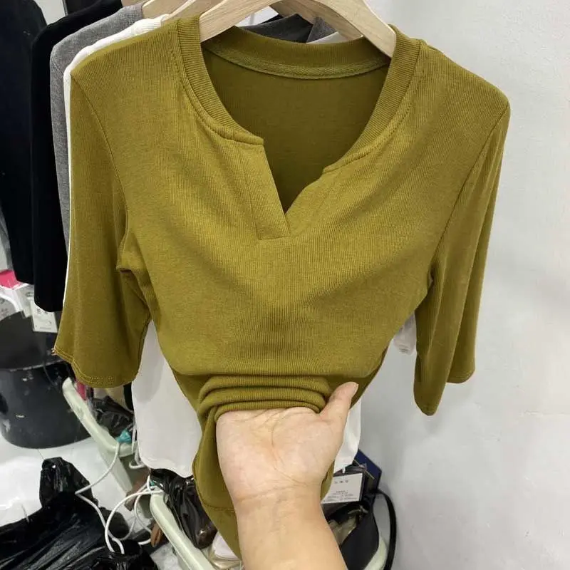 

Модная Однотонная футболка с V-образным вырезом и рукавом средней длины, женская летняя однотонная одежда, Новые повседневные облегающие то...