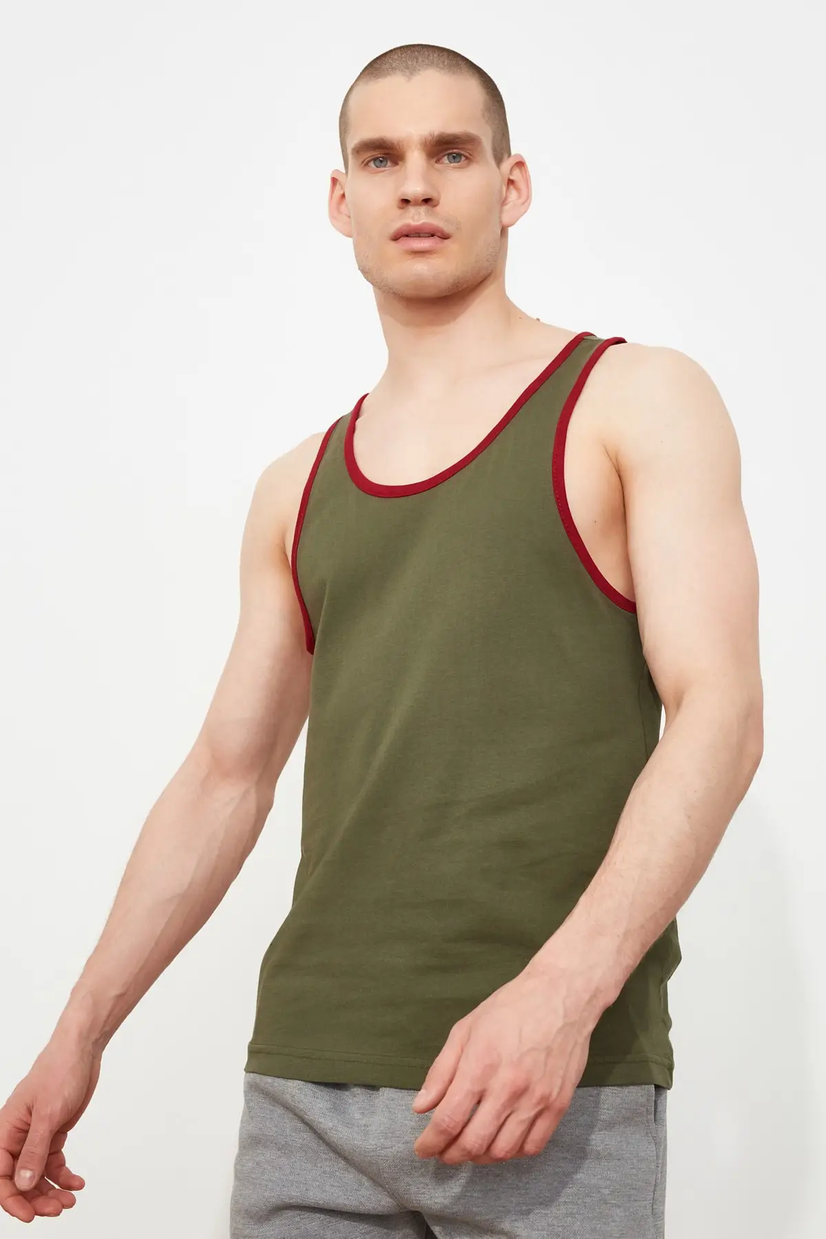 

Trendyol Men 'S Regular Fit Cycling Neck With Contrast Piping Zero Sleeve Undershirt TMNSS21AL0094