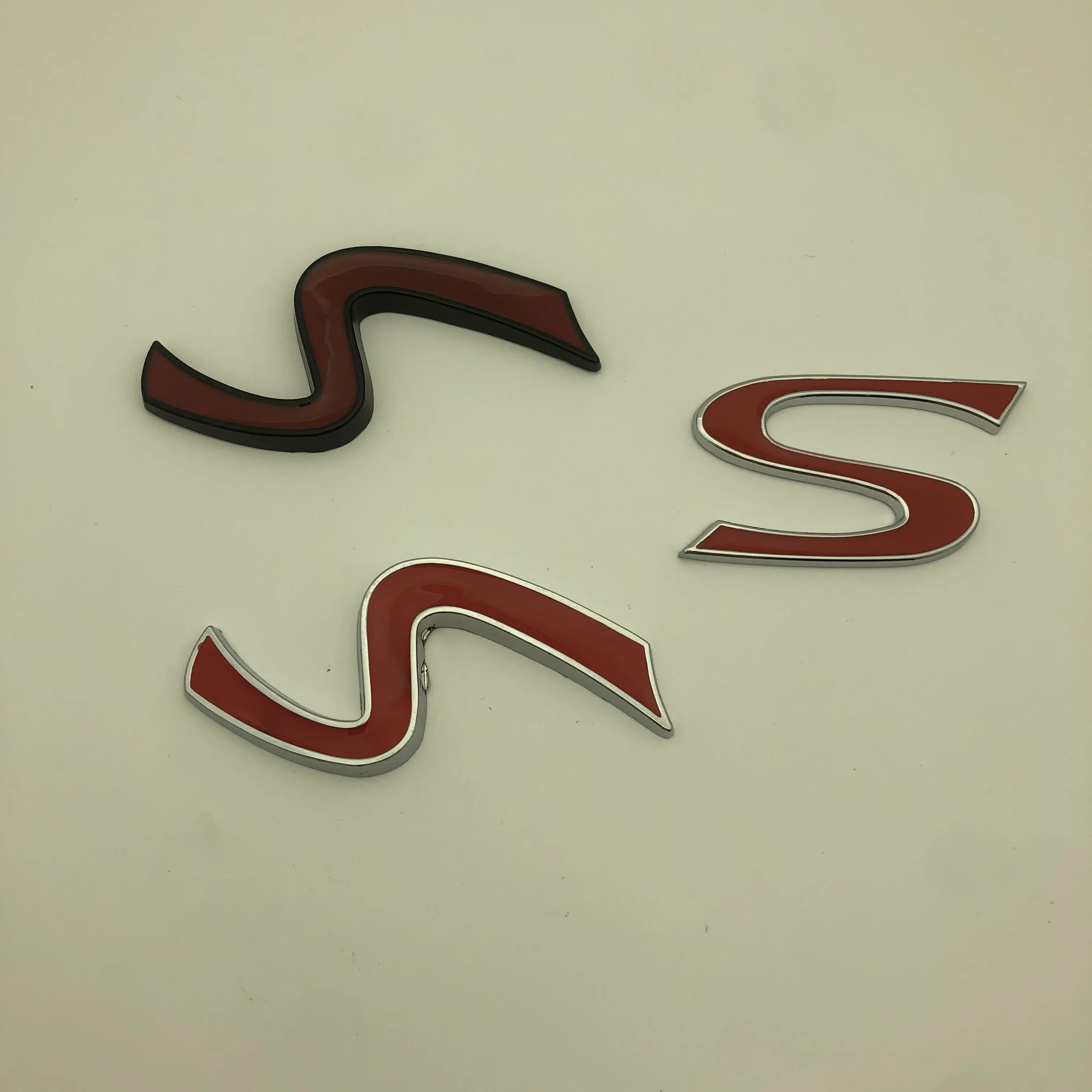 

1Pcs New Letter S Car 3D Metal Emblem Trunk Sticker Badge For Infiniti Q50 Q50L G37 G25 QX70 FX35 FX37 Car-Styling Accessories