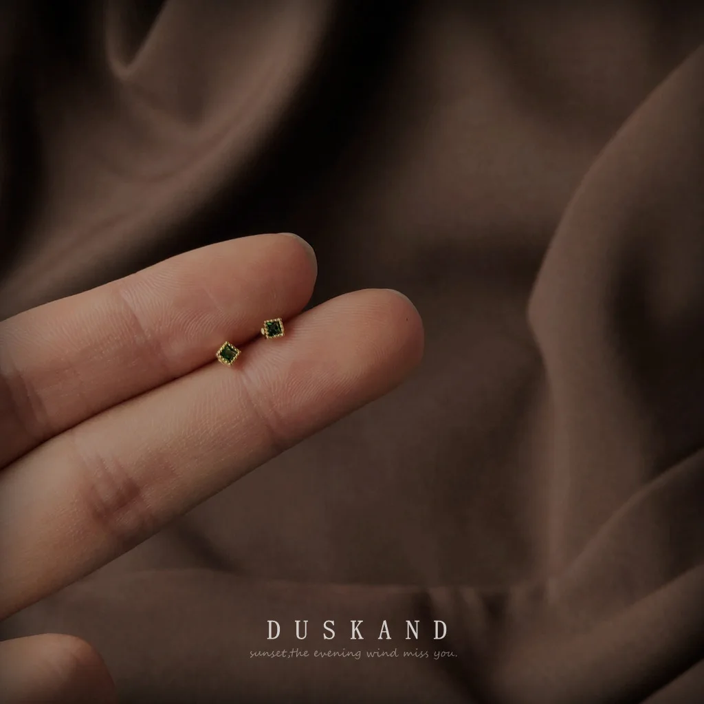 

Французские романтические простые Стильные маленькие Ароматические Серьги Корейская версия корейские женские серьги Модные бестселлеры