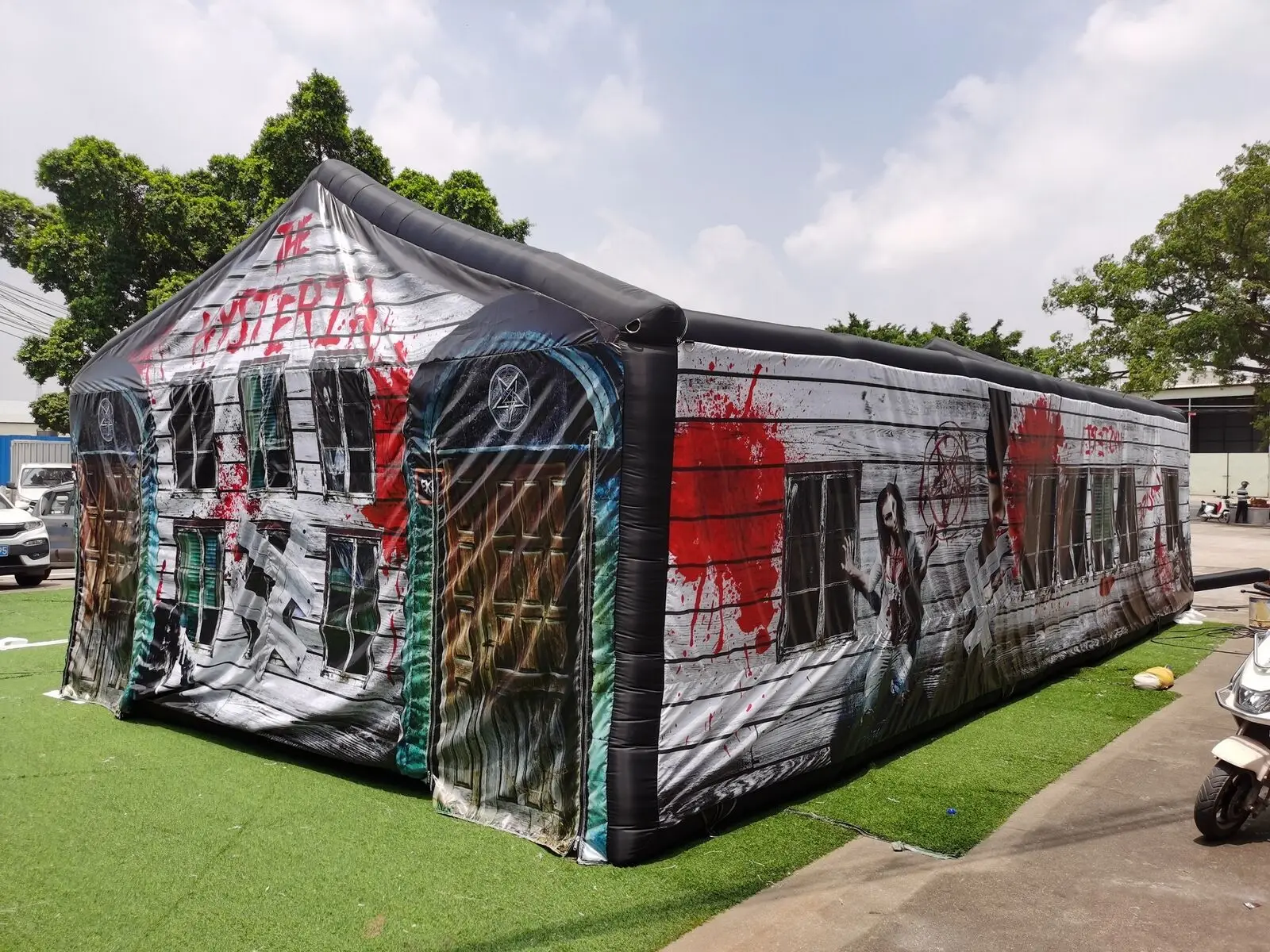 Рисунок 3 - Надувной лабиринт для Хэллоуина