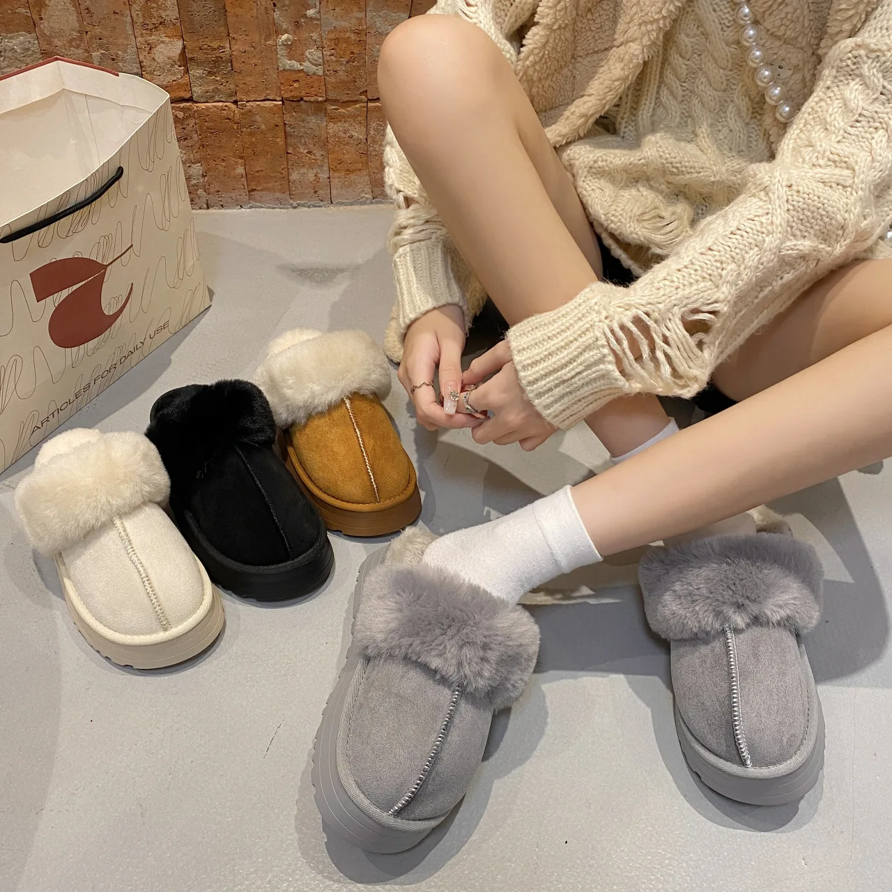 

Shoes Woman 2023 Plush Slippers For Adults Low Pantofle Platform Fur Flat New Hoof Heels Cotton Fabric Rubber Rome Basic Slides