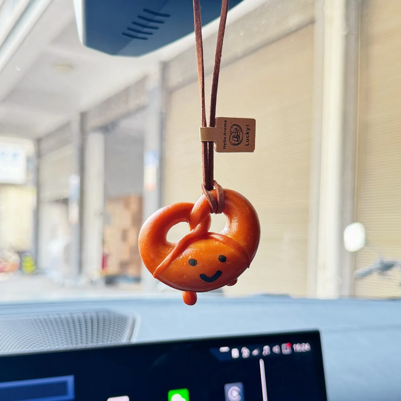 Брелок для хлеба ручной работы пробковый ремешок зеркало заднего вида подвесное