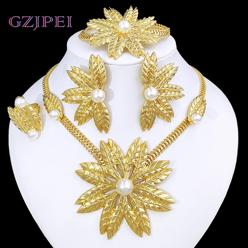 Комплект женских украшений из колье серёг браслета кольца искусственного