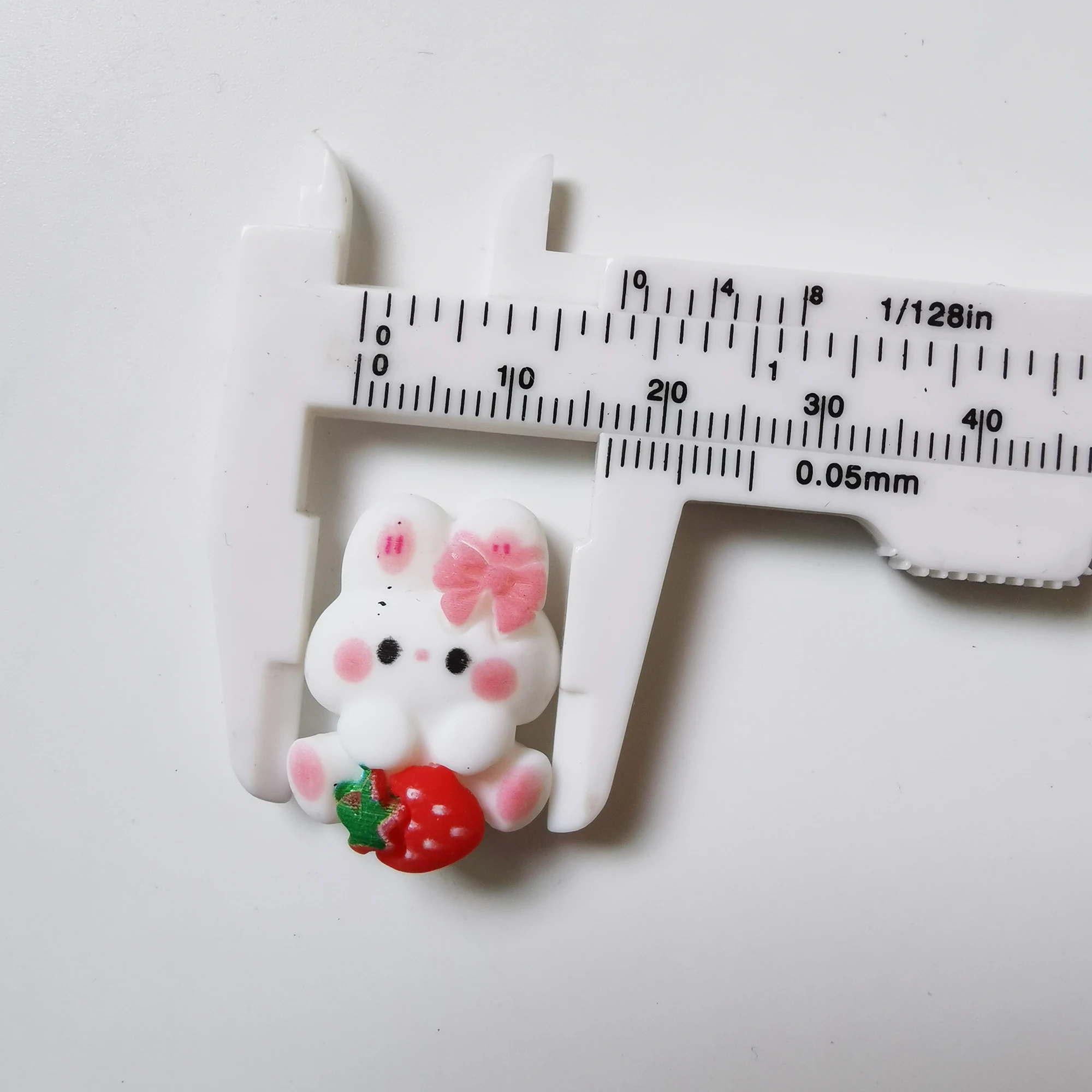 100-500 шт. женские акриловые украшения в виде клубники 16-23 мм