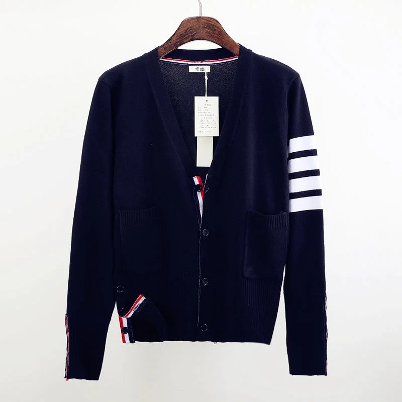 

Женский трикотажный кардиган с V-образным вырезом, на пуговицах