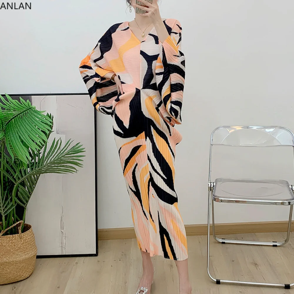 

Printed Bat Sleeves Miyake Pleated Long Dress Original Design V-Neck Three-quarter Sleeve Party Dresses for Women 2023 New
