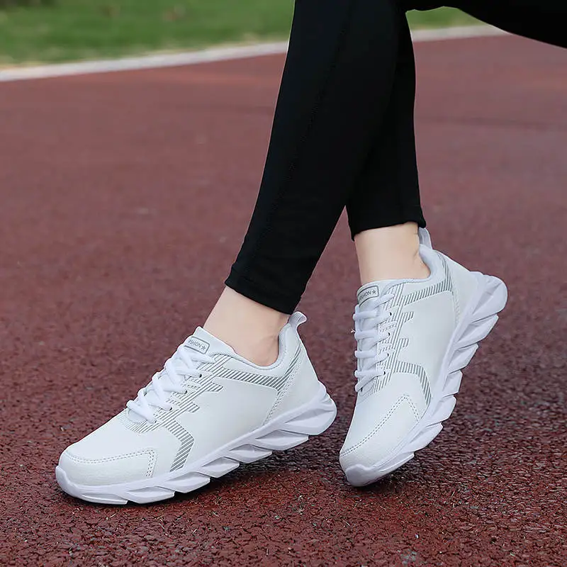 

Tenis Running Large Red Sports Shoes Number 13 Fashion Sneakers Sapatenes Basket Sport Size 42 Tennis Boty Panske Tenisky Shiny