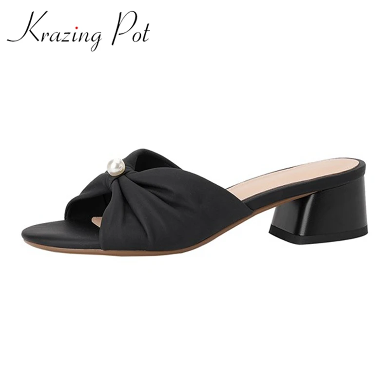 

Krazing Pot Pleated Sheep Leather Peep Toe Summer Shoes Thick Med Heels Gladiator Mature Lady Slip On Pearl Brand Women Sandals