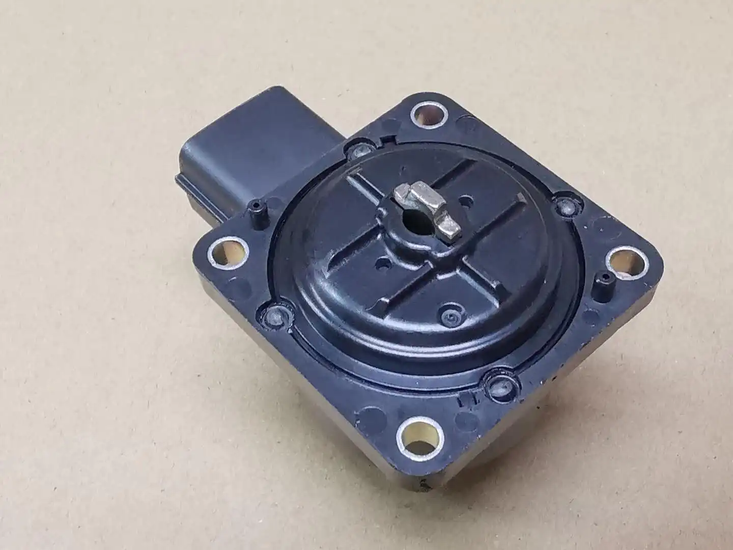 

Профессиональный высококачественный EGR Valve LF01-20-30 1S7G-9D475-AJ SFH