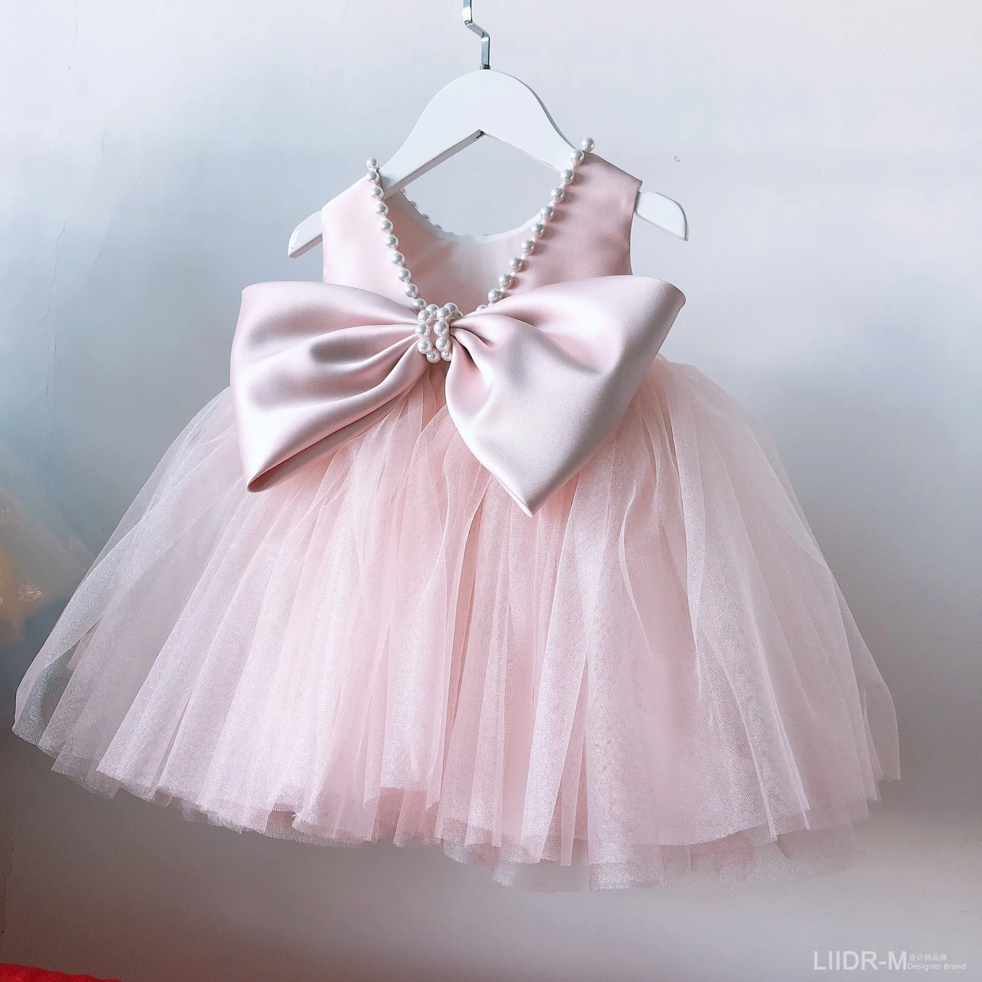 

Girls Party Dresses Children Clothing Pink Sweet Backless Bow Knot Birthday Fluffy Yarn Princess Style Pearl Light Luxury