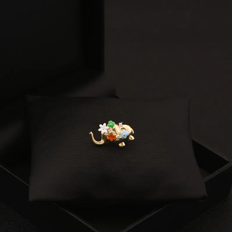Flowers and Baby Elephants Niche Delicate Brooch Japanese Girls Cute Animal Small Collar Pins Women's Suit Accessories Jewelry